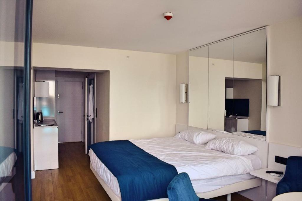 Deluxe Hotel Room In The Heart Of Batumi Orbi City A Block Eksteriør bilde